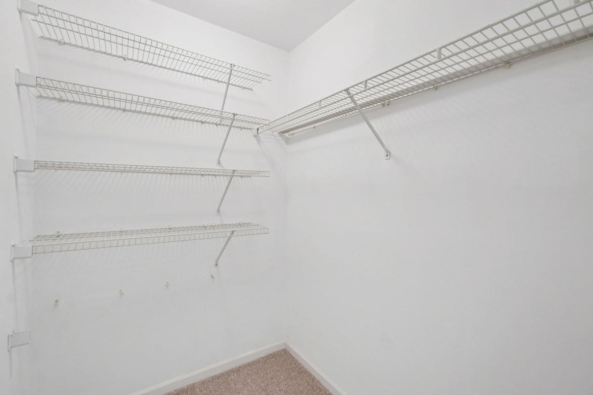 Building Photo - 2799 Lochmoor Blvd
