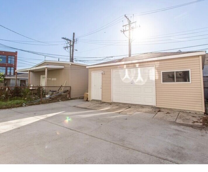 Building Photo - 860 N Sacramento Blvd