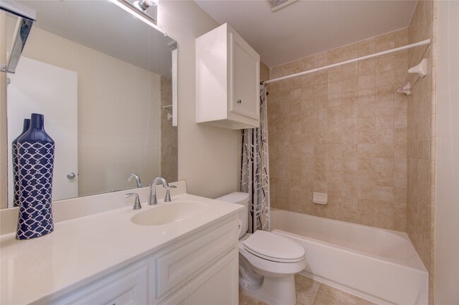 Building Photo - 3707 Main Poplar Dr