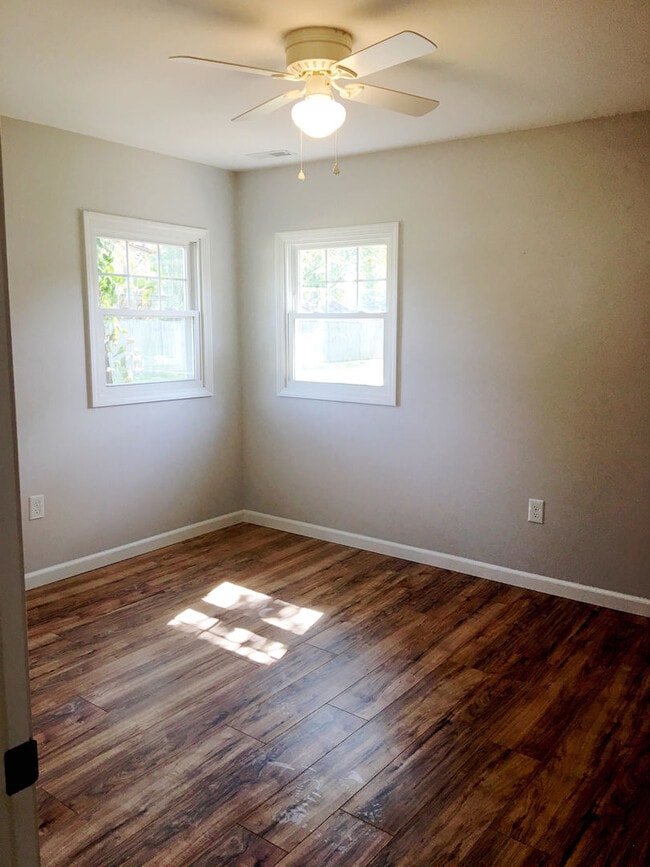 Building Photo - Beautifully Remodeled and Rent Ready.