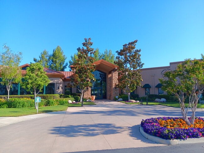 Building Photo - 1716 N Forest Oaks Dr