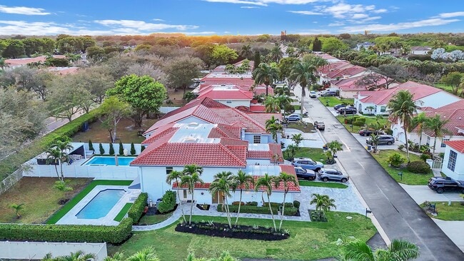 Building Photo - 8608 Vía Giula