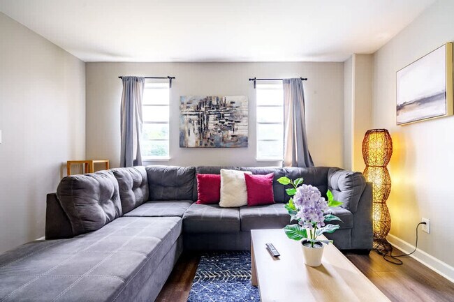 Building Photo - 605 Dennison Ave