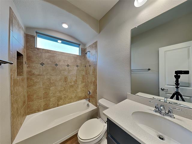 Building Photo - 237 Mineral Point Dr