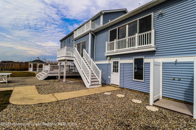 Building Photo - 1095 Island Dr