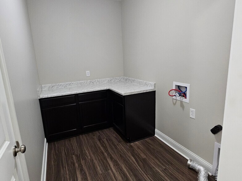 Building Photo - 7212 Cherry Creek Blvd