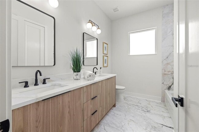 Building Photo - 1017 W Coral St