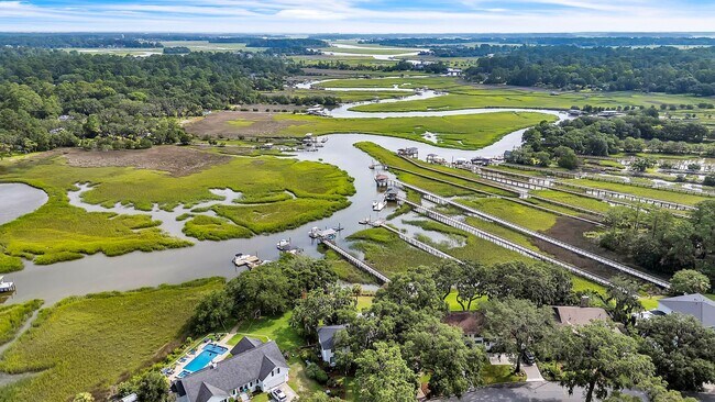 Building Photo - Gorgeous Waterfront Home on Isle of Hope