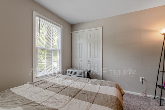 Building Photo - 12112 Amblewood Dr