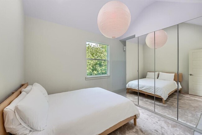 Building Photo - 7311 Providence Ave