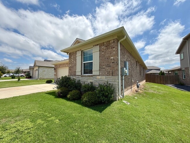 Building Photo - 904 Vogel Dr