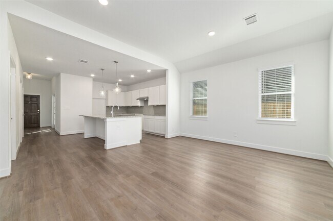 Building Photo - 919 Golden Willow Ln