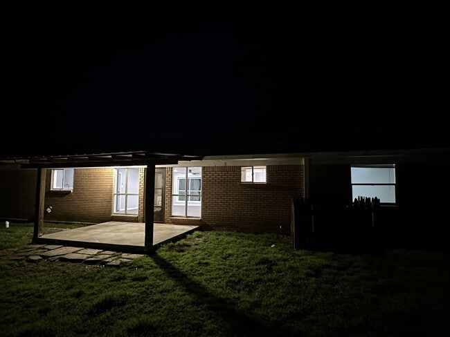 Building Photo - 7 Stanford Dr