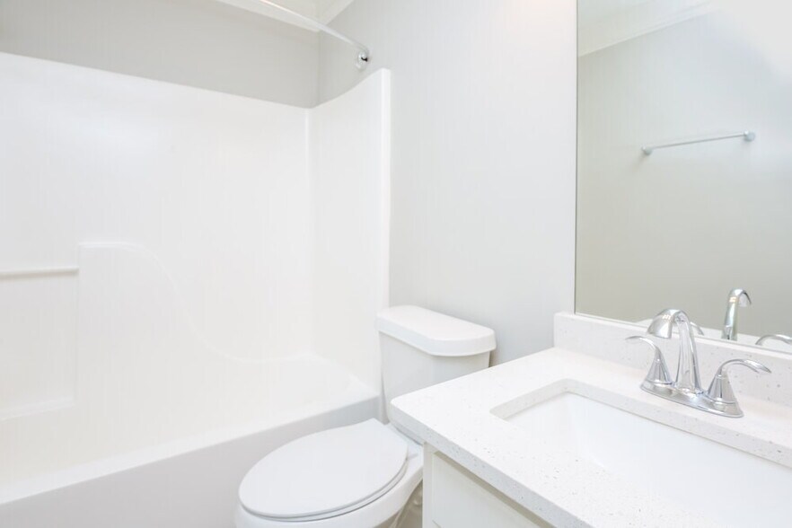 Building Photo - 215 Ashland Manor Dr