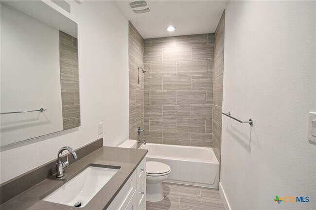 Building Photo - 421 Constance Dr
