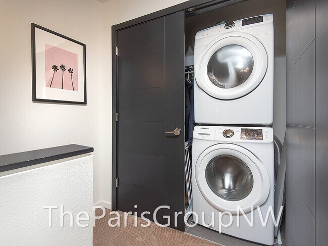 Building Photo - Stunning Mod 3BR+Den, 3.5BA Townhome * XL Roof Deck *A/C ++