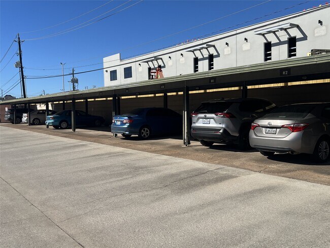 Building Photo - 13014 Leader St