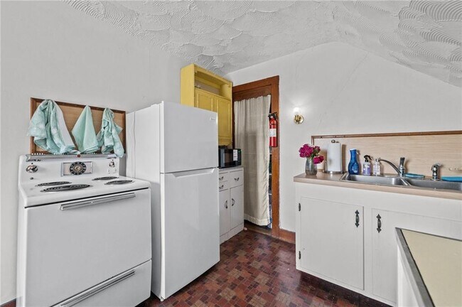 Building Photo - 350 Broadway