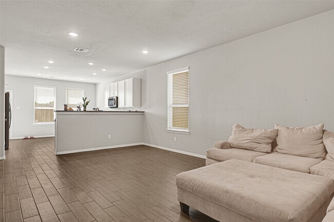 Building Photo - 25452 Northpark Lake Dr