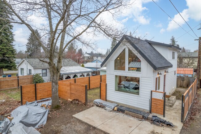 Primary Photo - 1046 N 15th St