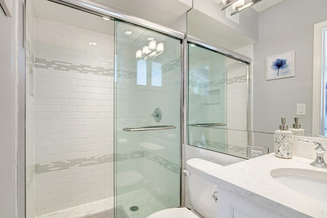 Building Photo - 2730 Banyan Rd