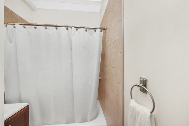 Building Photo - 21 Beacon St