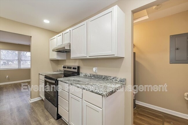 Building Photo - 1609 N Outer Dr