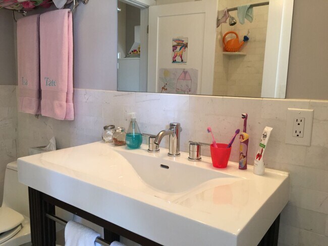 Building Photo - 116 S 20th St