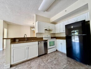 Building Photo - 6960 SW 39th St