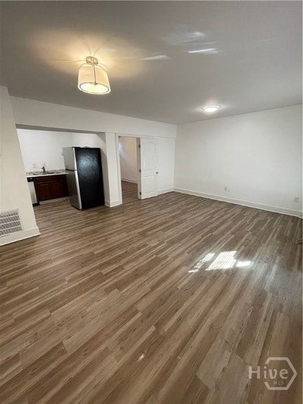 Building Photo - 512 E Liberty