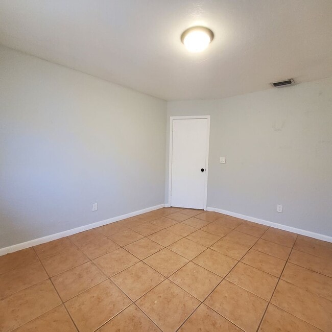 Building Photo - 419/421 Hancock Bridge Parkway