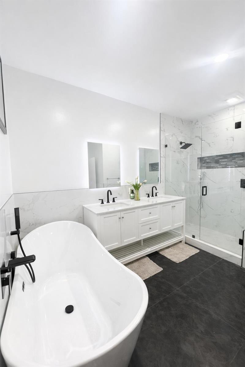 Building Photo - 6538 Abbey Rd