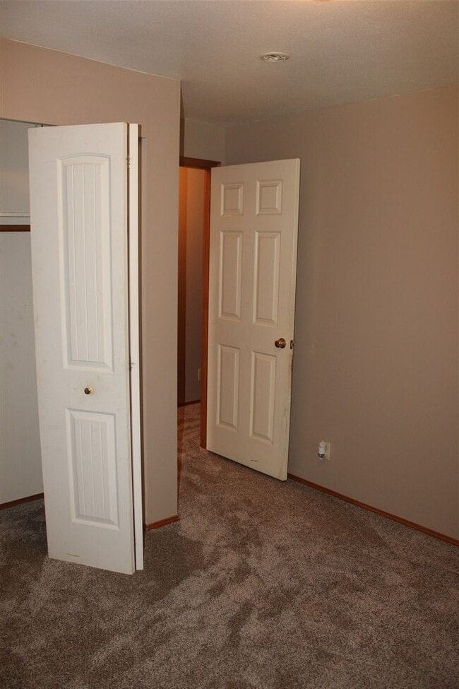 Building Photo - 3 Bedroom, 2 Bathroom House