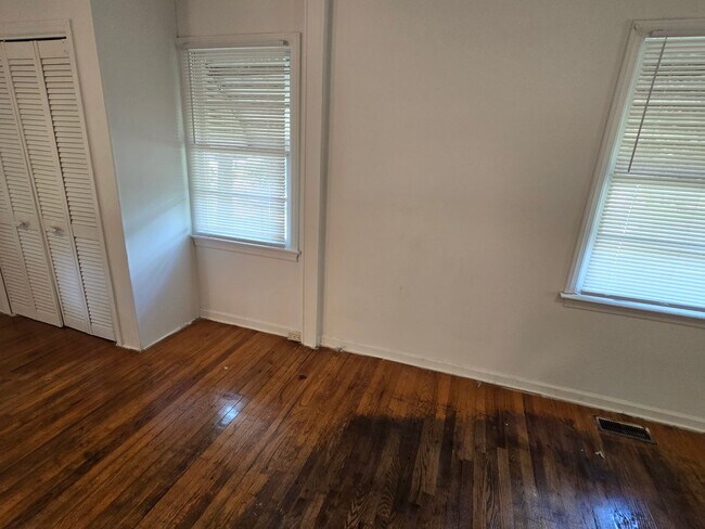 Building Photo - Decker Boulevard-International Corridor