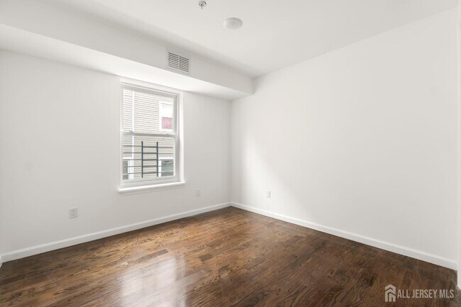 Building Photo - 496 S 18th St