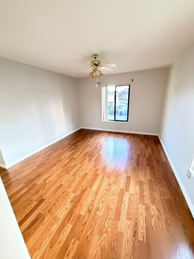 Building Photo - 802 Sky Pine Way