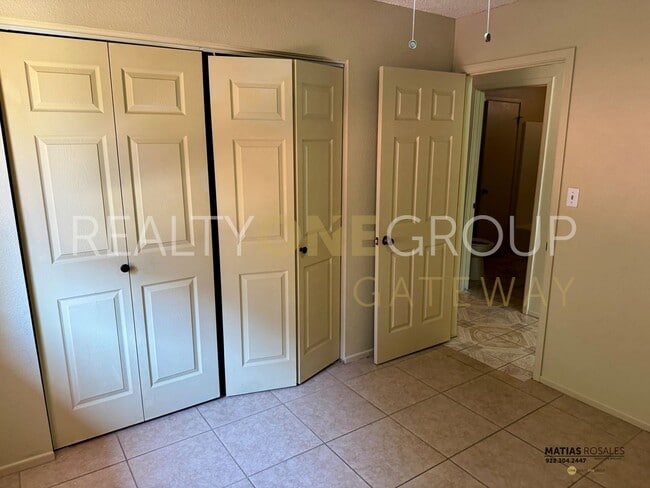 Building Photo - Close to San Luis Downtown - 3 Bedroom hom...
