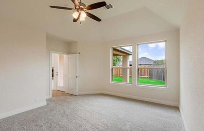 Building Photo - Beautiful Home 4BED/3BATH house for lease, located down the street from the Historic Gruene
