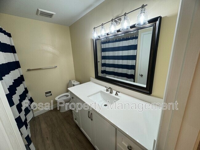 Building Photo - 8509 Las Camas Rd NE