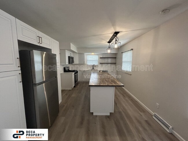Building Photo - 410 Duchesne Ave