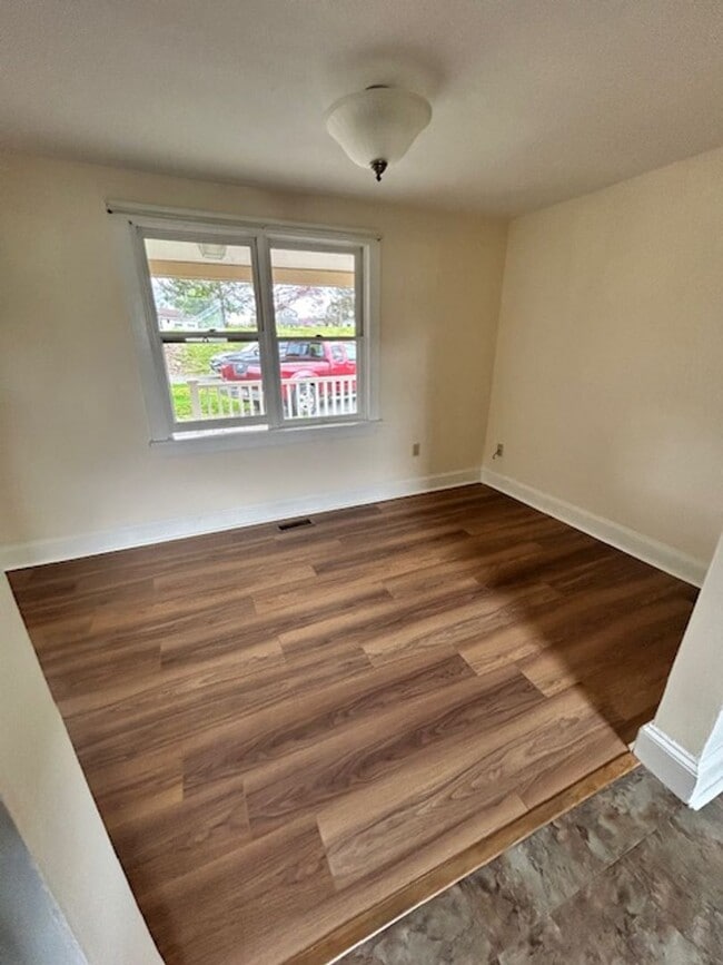 Building Photo - Charming Cape