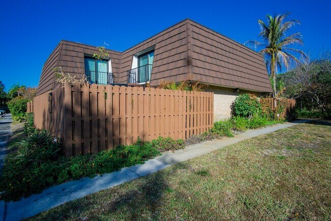 Building Photo - 5888 SE Riverboat Dr