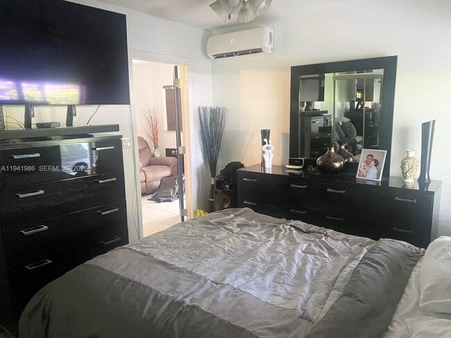 Building Photo - 4872 SW 140th Ave