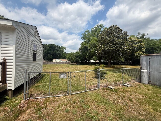 Building Photo - 2-bedroom 1 bathroom Cottage on a large lot with 2 large storage building on site