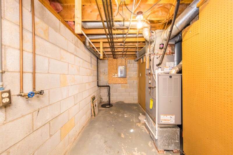 Building Photo - 818 Annagladys Dr