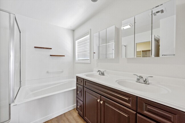 Building Photo - 51735 Avenida Obregon