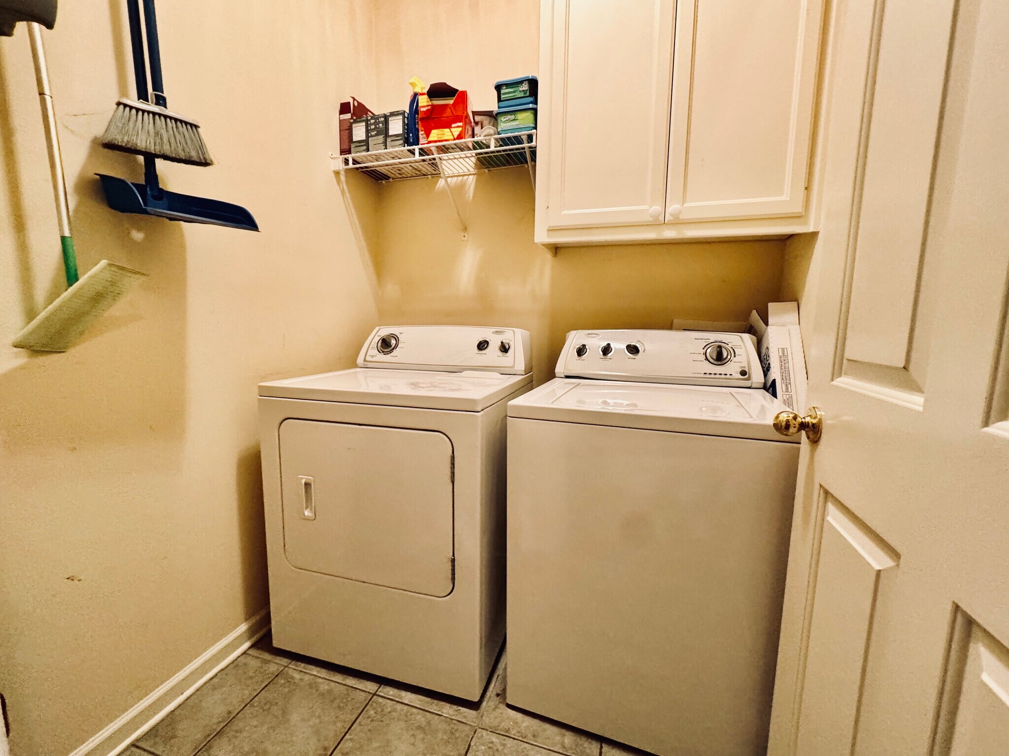 Building Photo - 5578 Arialo Dr