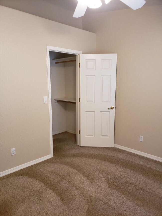 Building Photo - Super Clean 3 Bed / 2 Bath with RV parking