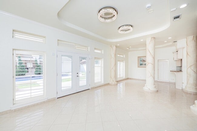 Building Photo - 314 Bordeaux Dr