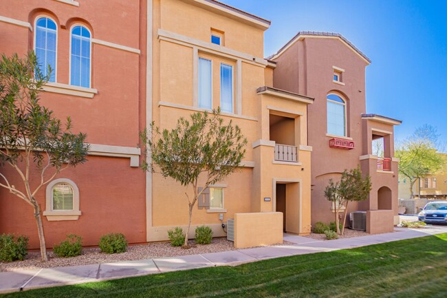 Building Photo - Modern 2-Bedroom Townhouse in Gilbert